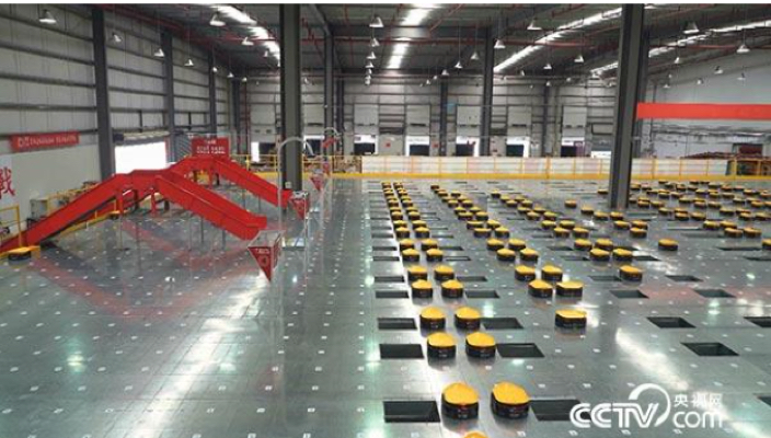 Who can benefit from smart warehouses in China?